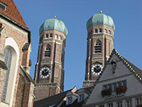 Die Frauenkirche in München - nur ca 130km